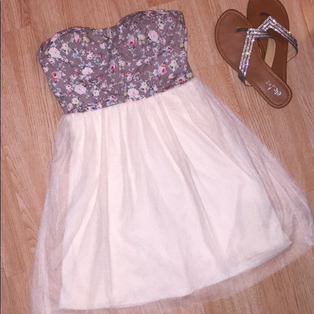 NWOT dELIA*s Strapless floral dress💕